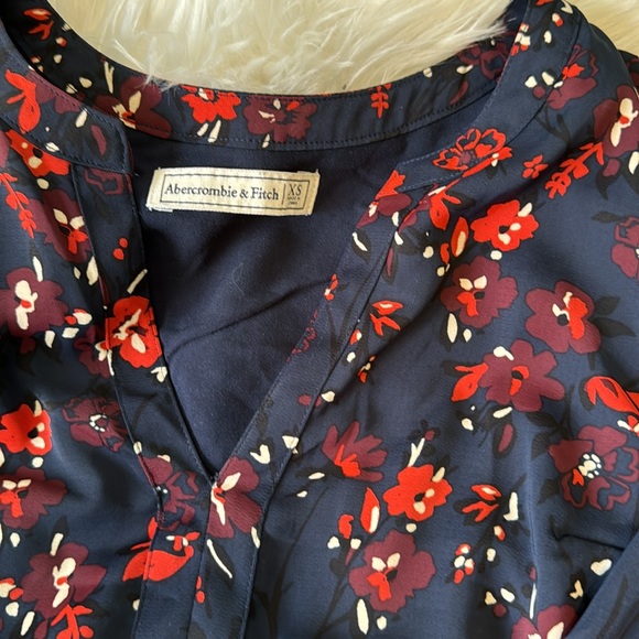 A b e r c r o m b i e & F i t c h • Floral long sleeve silky dress - Picture 2 of 5